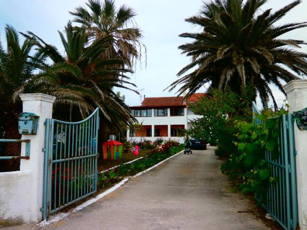 Eftichia Apartment Róda Kültér fotó